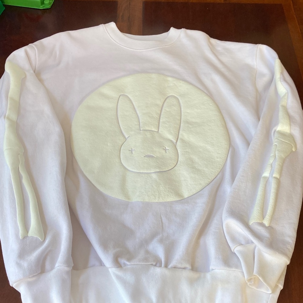 Bad Bunny El Ultimo Tour Del Mundo Music size Large Sweatshirt